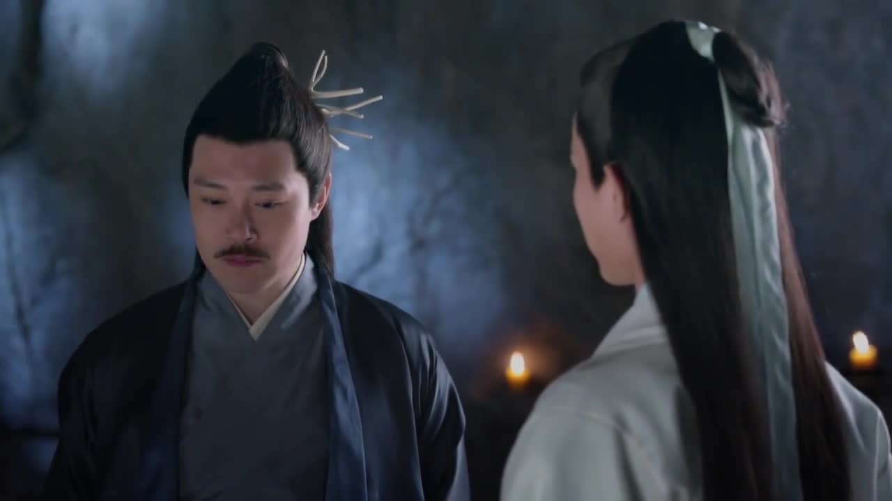 白奕这一声吼给凤九吓得一机灵,真是太可怕了!白真赶紧打圆场