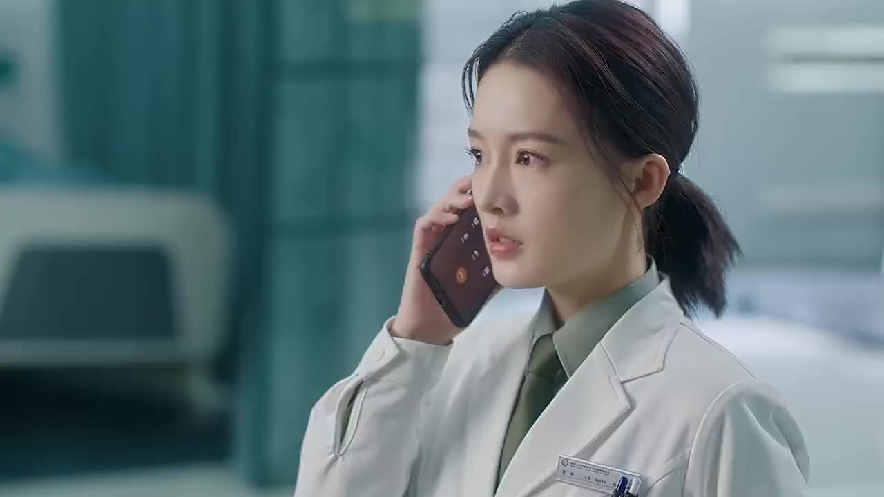 女医生找不到人签字,父亲为了给女儿筹钱治病,在路上出了车祸.