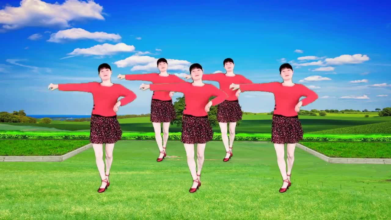 广场舞《又见山里红》沁人心脾的旋律,简单又欢快的舞蹈,美极了