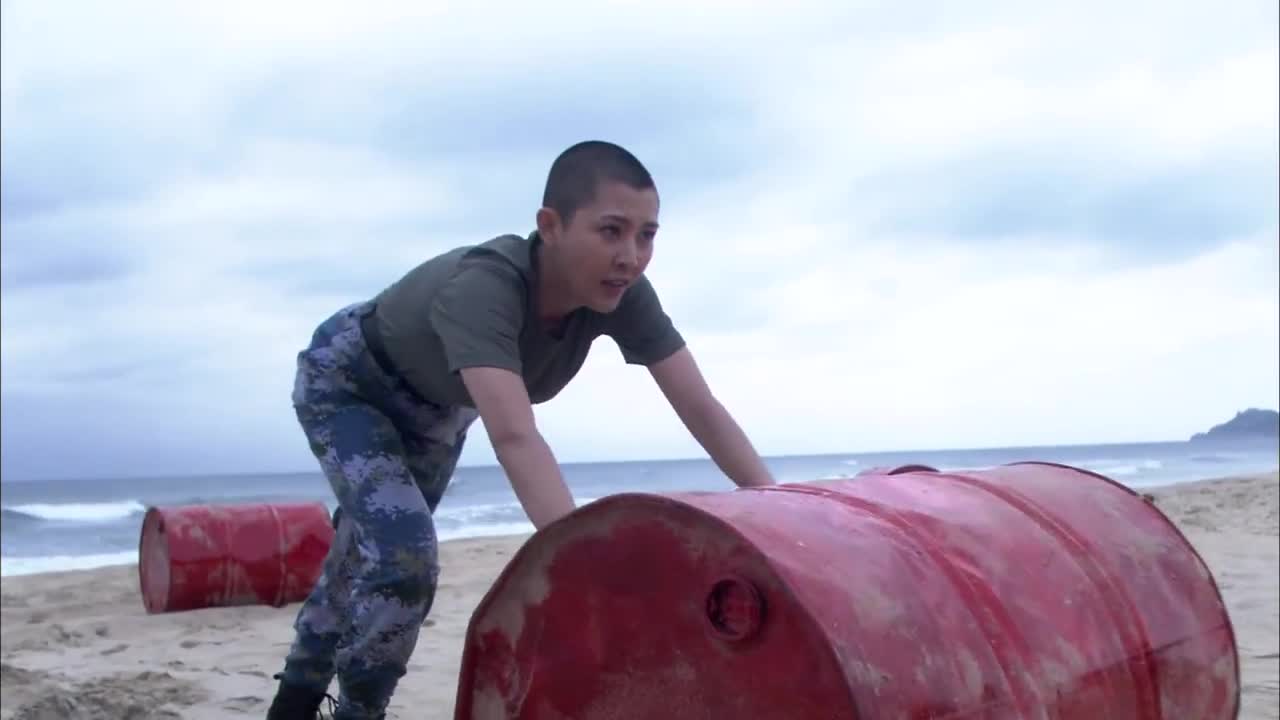 火蓝刀锋:乌云训练最拼命,练得一身伤还坚持,男兵都佩服她!