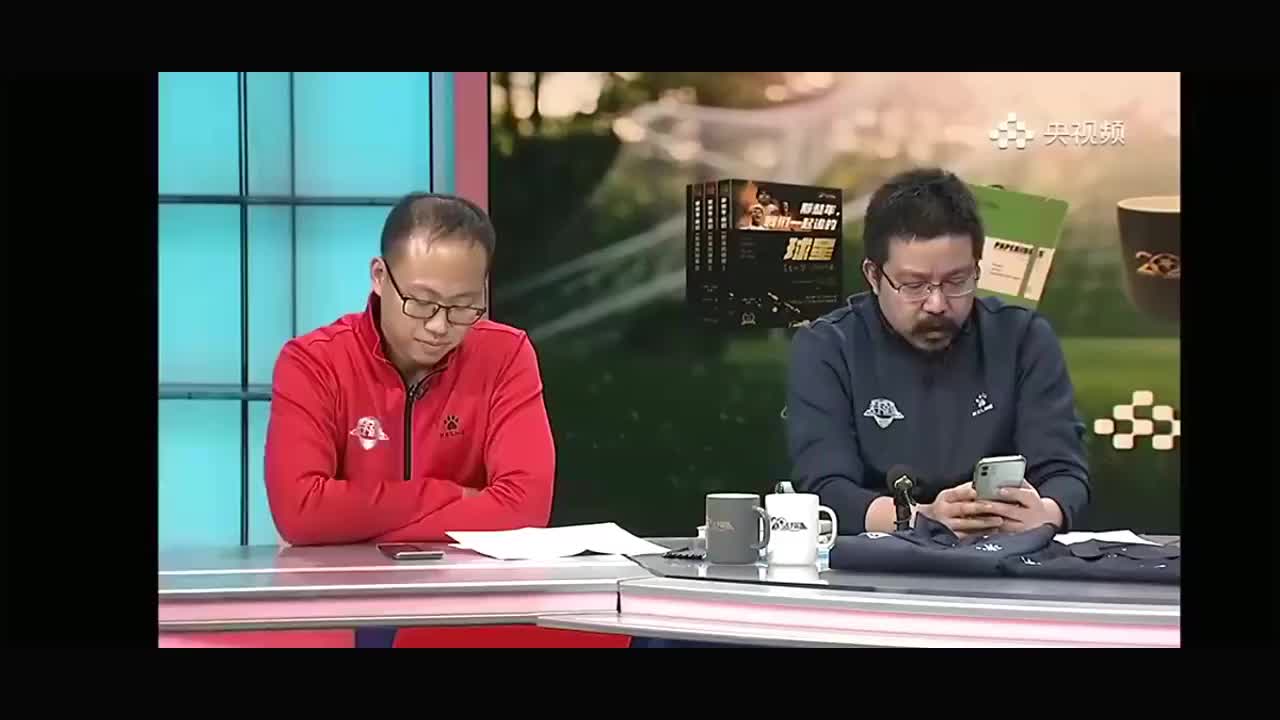 天下足球编导刘嘉朗读十年前的亨利文案