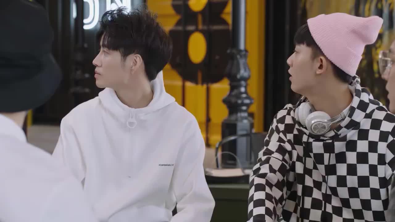 韩商言为了出国比赛,强逼孩子们上英语课,太有心了