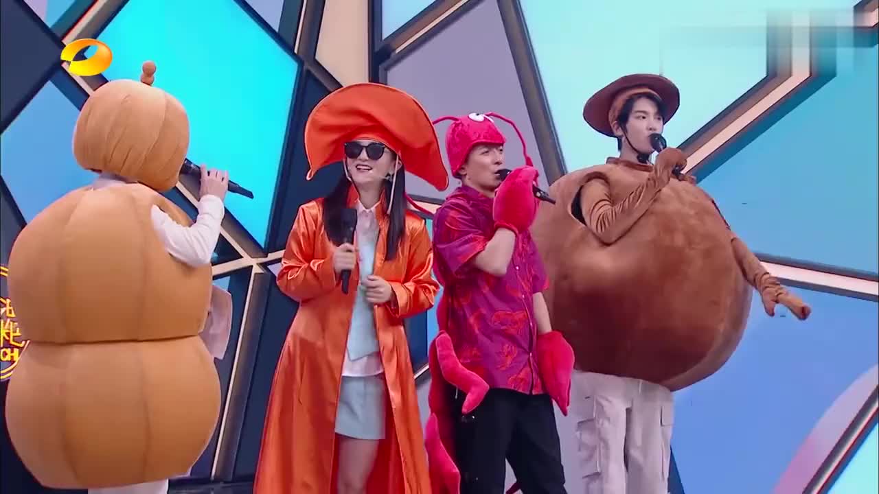 谢娜再演"火锅美女",15年后再现四川话名场面,还是那个味儿