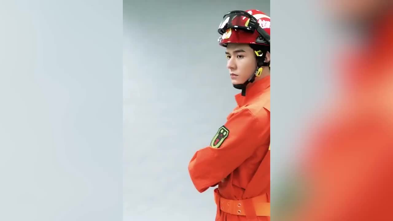 帅到晕厥龚俊新剧消防服造型爆了疯批美人制服杀真绝绝子