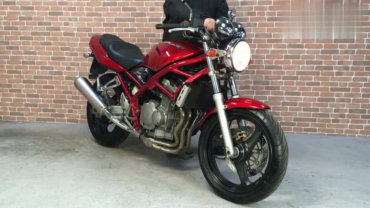 为什么都爱四缸摩托听听这辆铃木四缸250的声浪就知道了