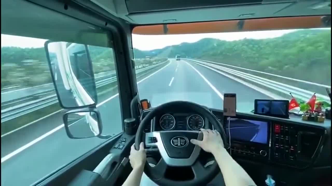 西安大卡车的开车视觉,身临其境的感觉,你们看看能不能感觉到?