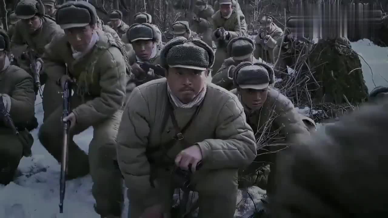 三八线:志愿军雪地匍匐前进,反观敌军