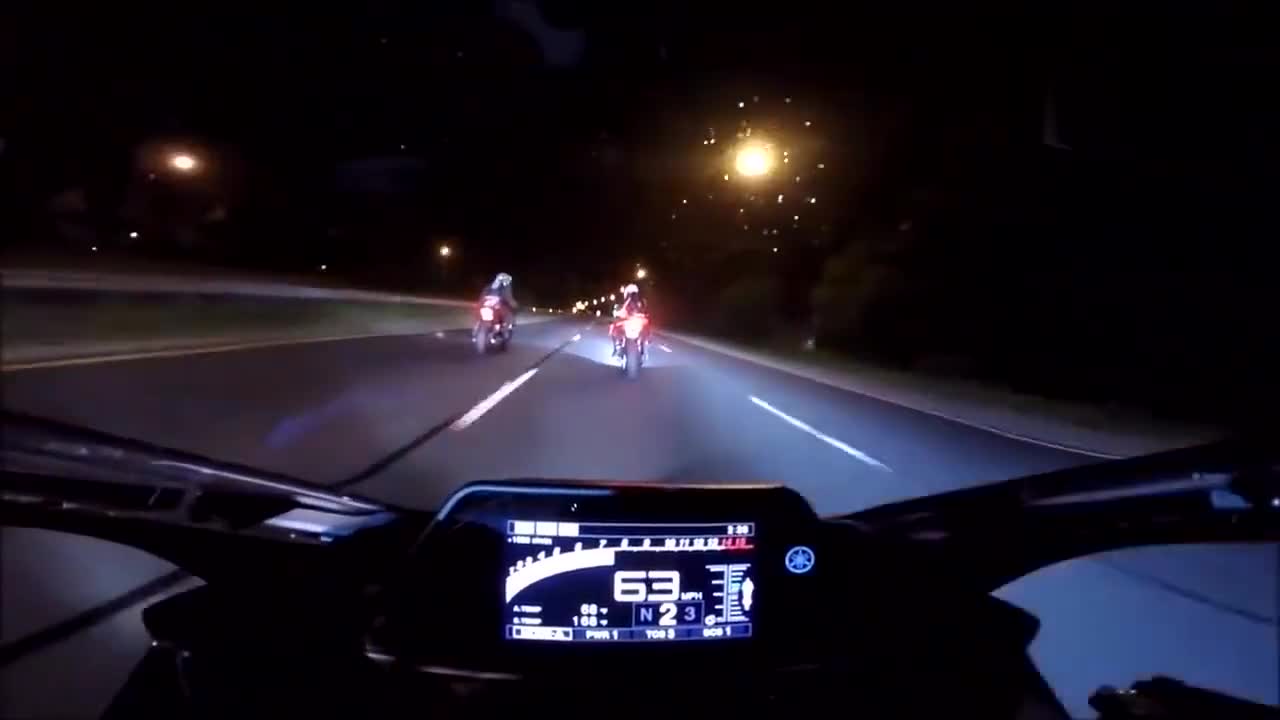 雅马哈r1深夜疯狂追逐川崎h2r,这速度怕不是要见阎罗王