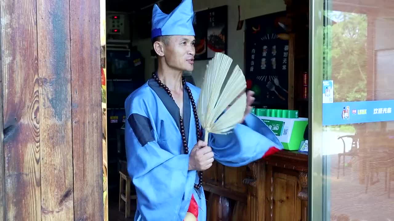 松嫂视察农庄,让济公松拿出农庄账本,看完脸色不对了