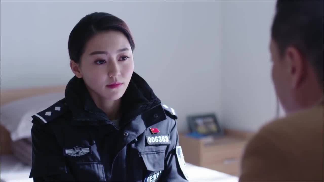 警犬:妞妞穿上警花特地为它做的义肢,健步如飞,博士震惊了