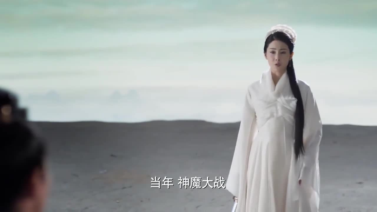 瑶光望墨渊能回想曾经旧情,墨渊却说瑶光言重了,白浅终于醒来