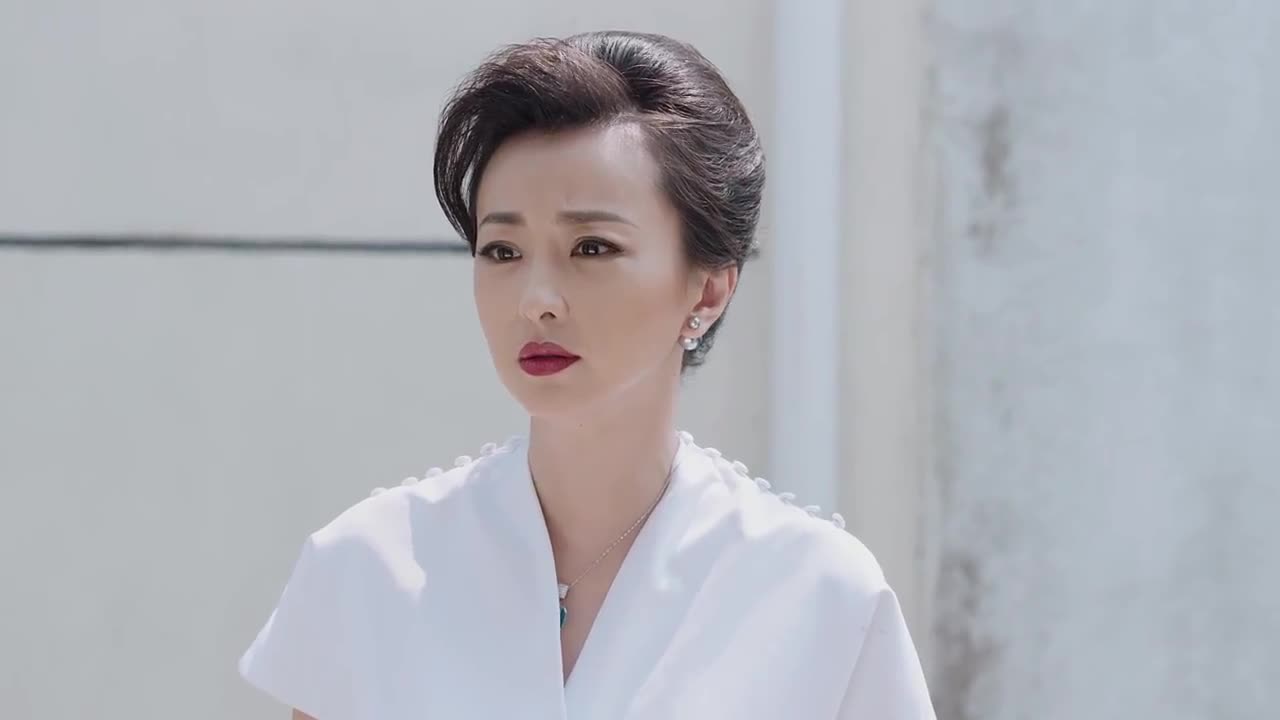 爱人的谎言:杜鹃来到慷升老宅,却没有勇气敲门,哪料他就在身后