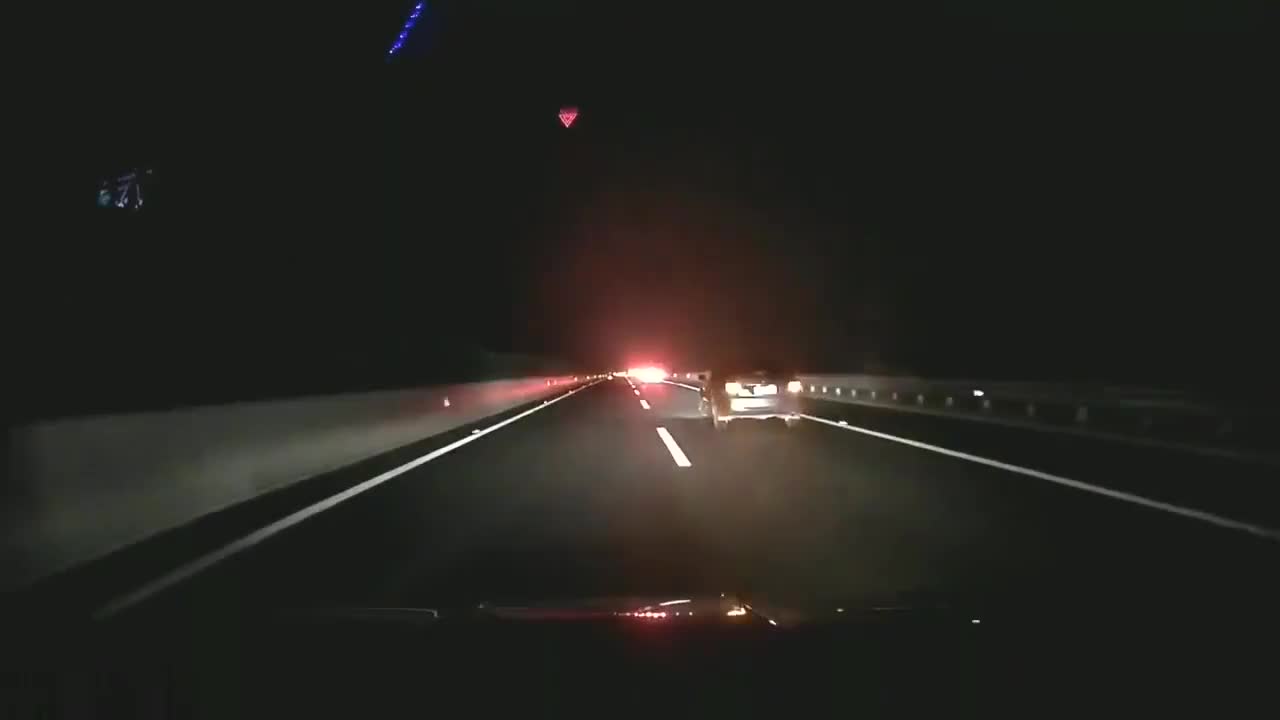 行车记录仪夜间高速行车需谨慎陌生人的温馨提示暖心间