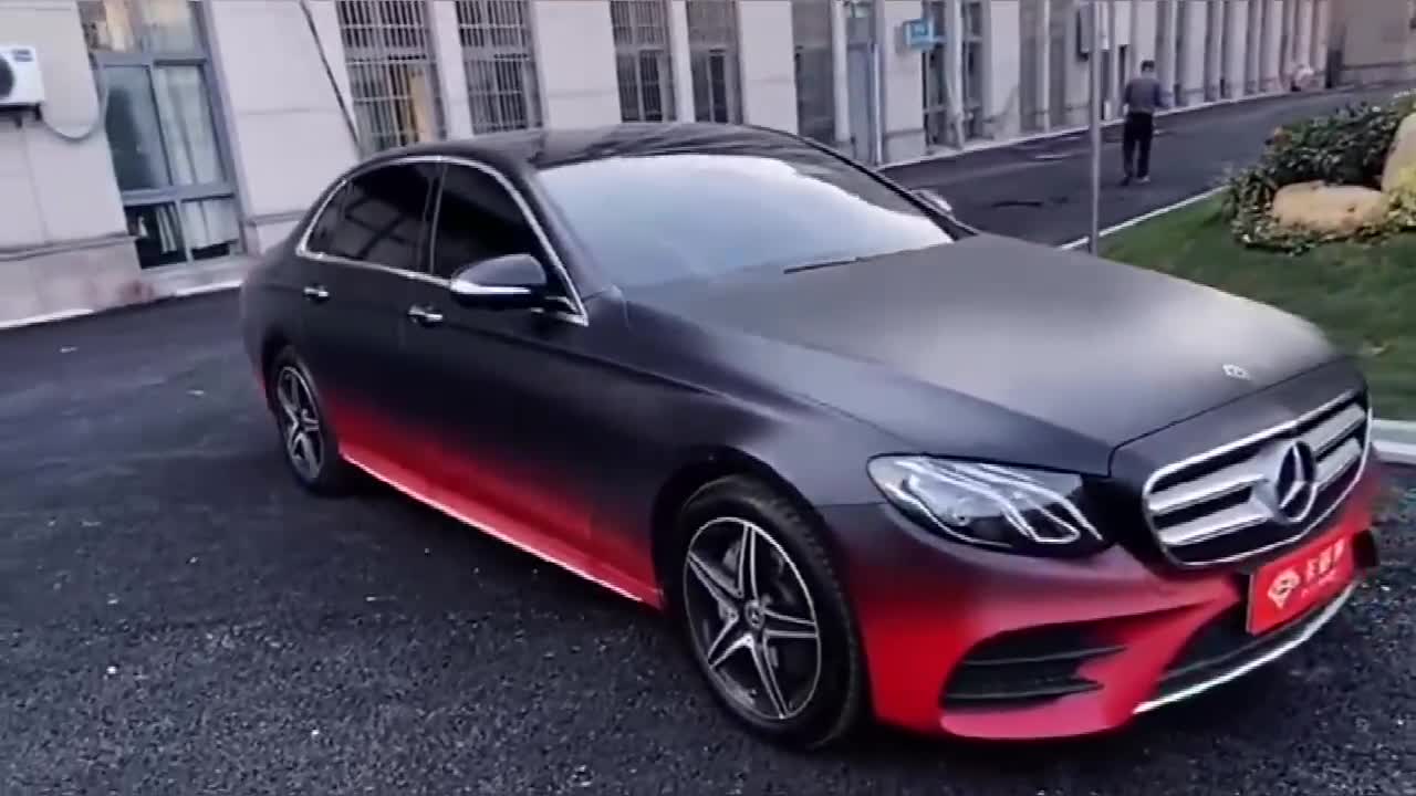 奔驰e级涂装黑红渐变色车漆!