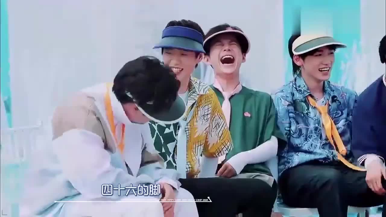 刘耀文腿长维嘉何炅遭受一万点暴击宋亚轩实力解围