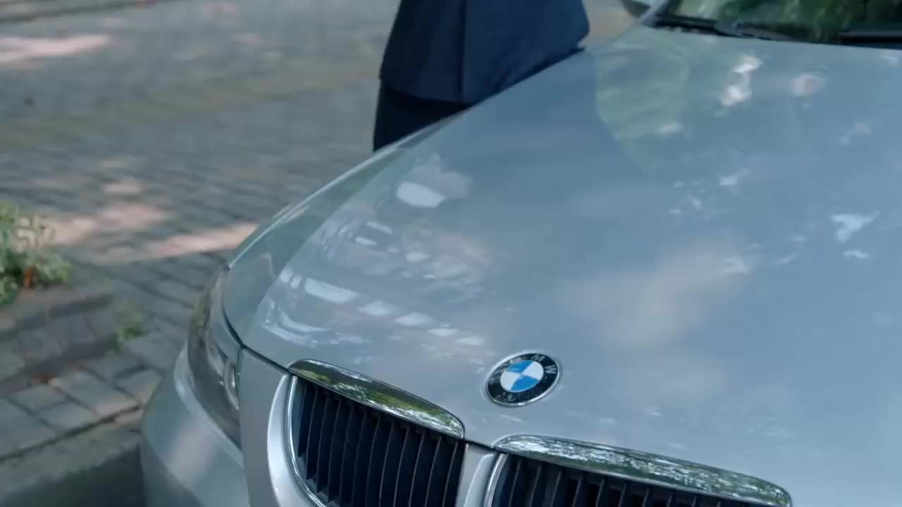 欢乐颂王柏川见樊胜美曲筱绡拍下他的车查他车是租的