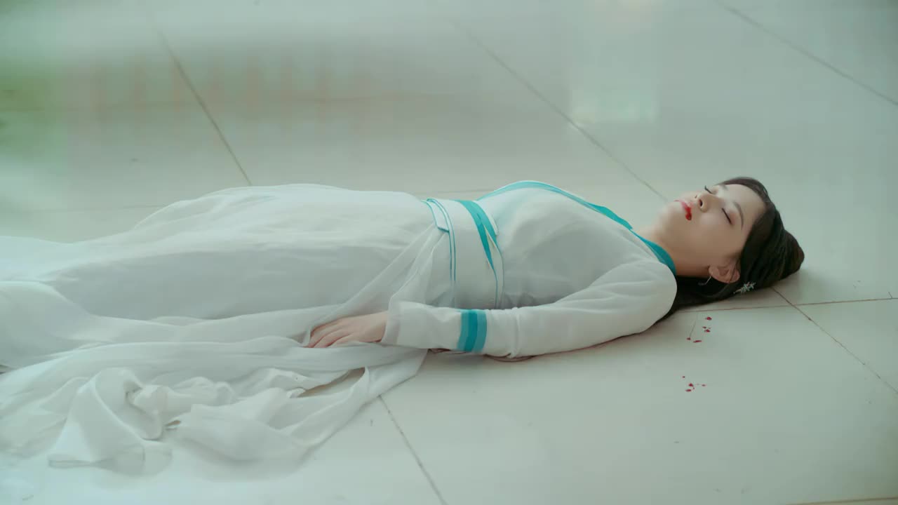 绝代双骄:花无缺要自刎,邀月弹开他的剑,花无缺脖子被划道口子