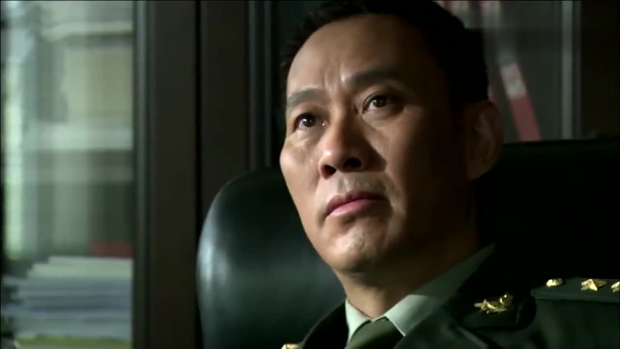 军区首长怒了命令参战部队进攻干净利索消灭敌人