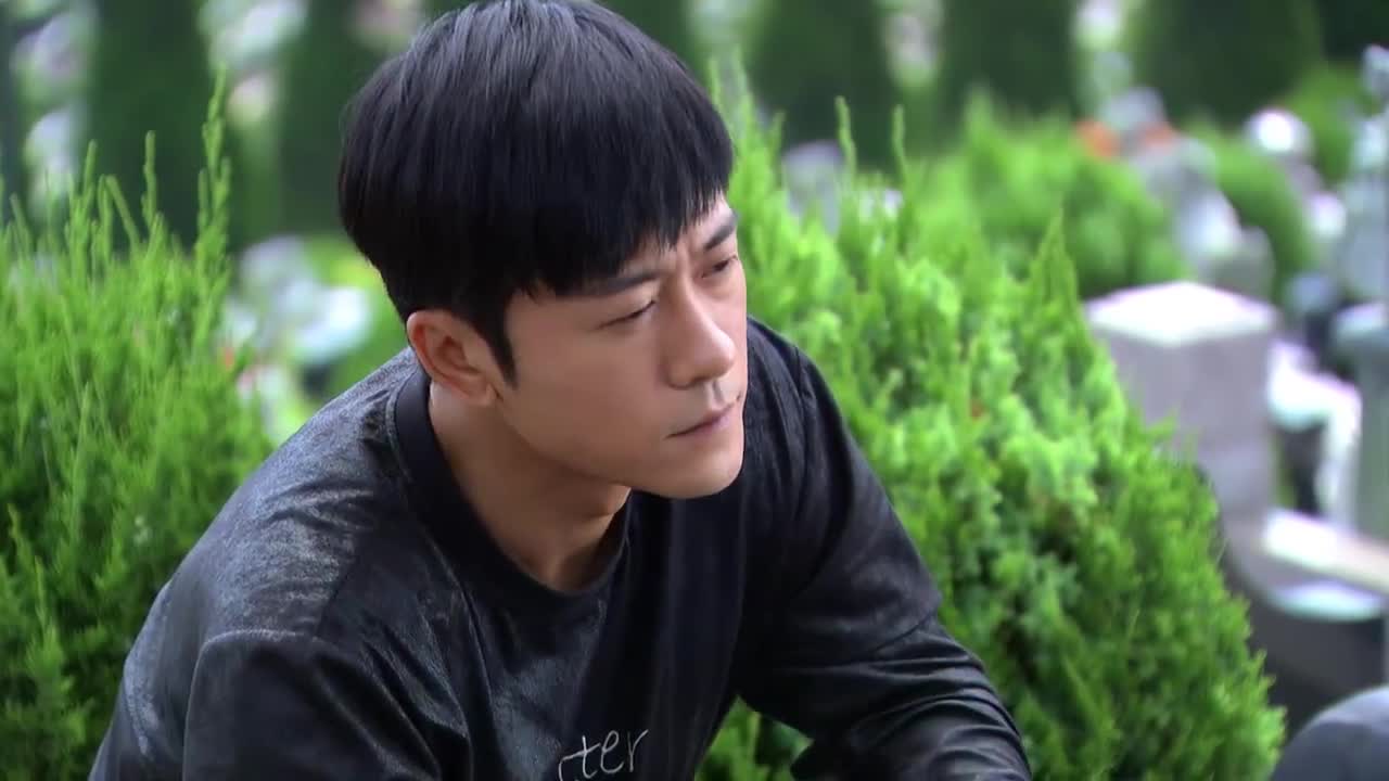 青春无季宋健明来到亡妻墓前想起与若彤的过往