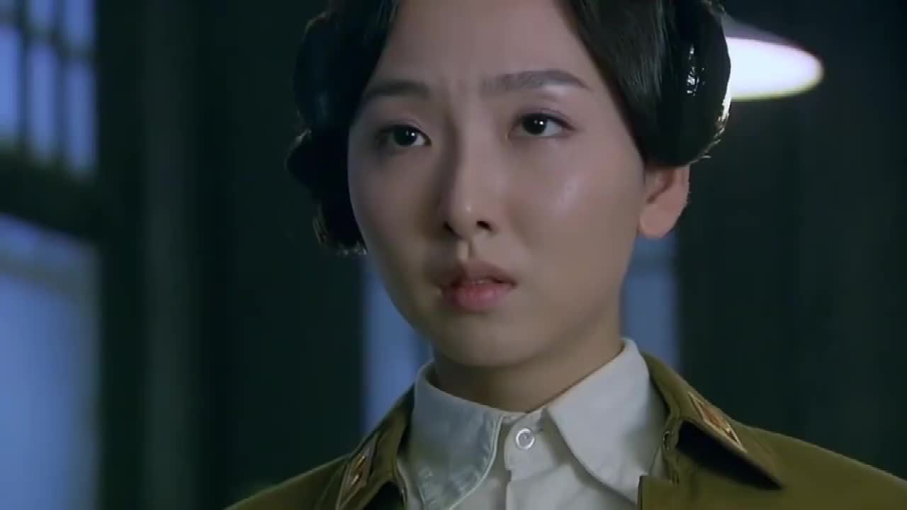 狐影特工故意接近女间谍想撕下她的伪装哪料她果真上当了