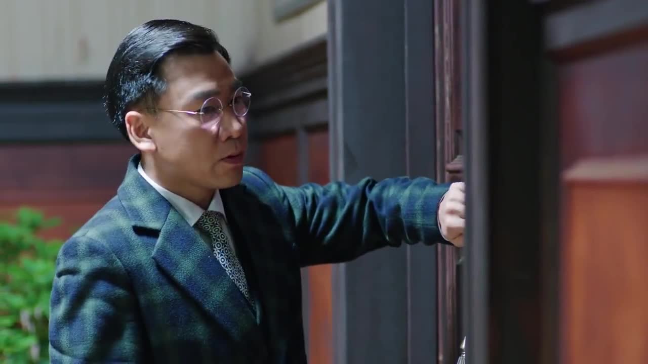 乱世危情罗先生拜见傅主任低头哈腰