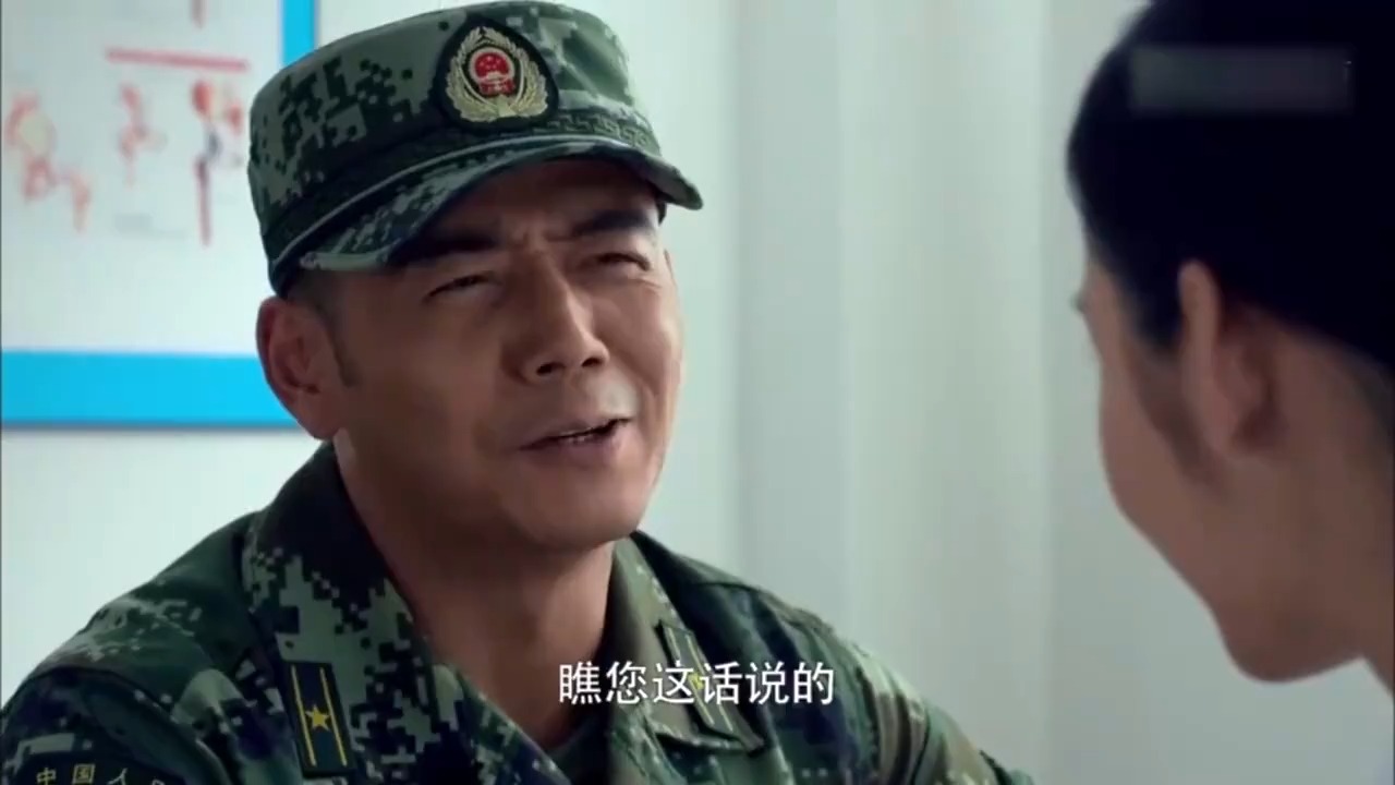 铁警神犬：队长正在撩医生，不料战士突然进来，打扰了队长的好事