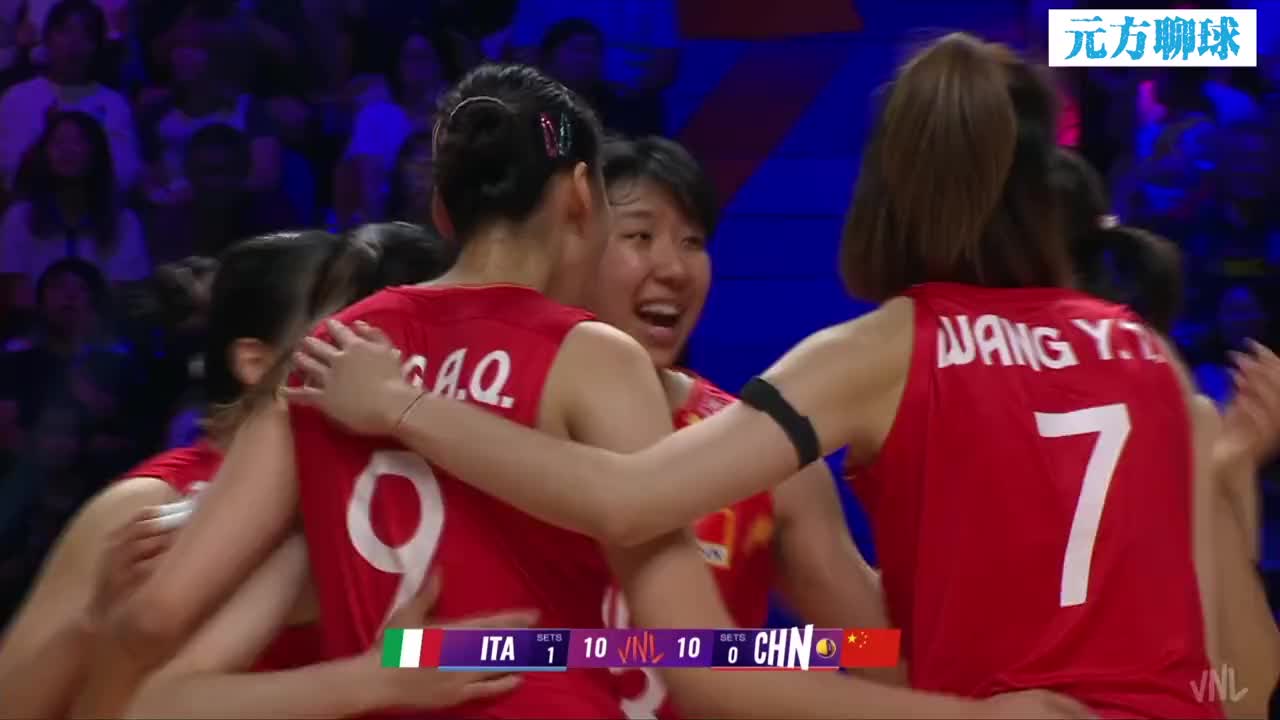 7月26日世界女排联赛！中国女排最炸裂一幕出现了，意大利看懵了