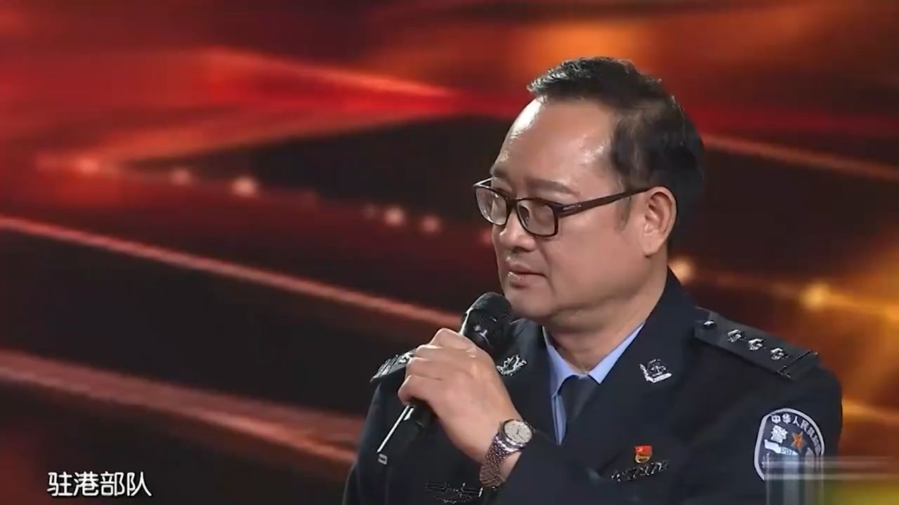 汪明荃嘹亮的嗓音，演唱一首《勇敢的中国人》，歌声简直无人能敌