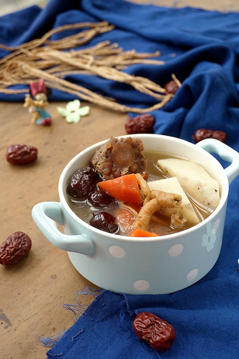 滋补山药当归党参牛尾汤