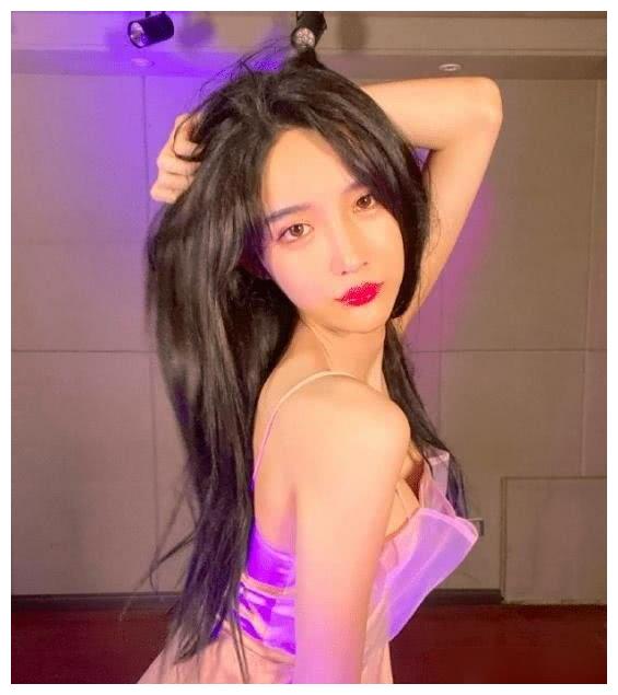 网红艾比整容过度?鼻子太吓人了,网友表示:一手好牌打得稀烂