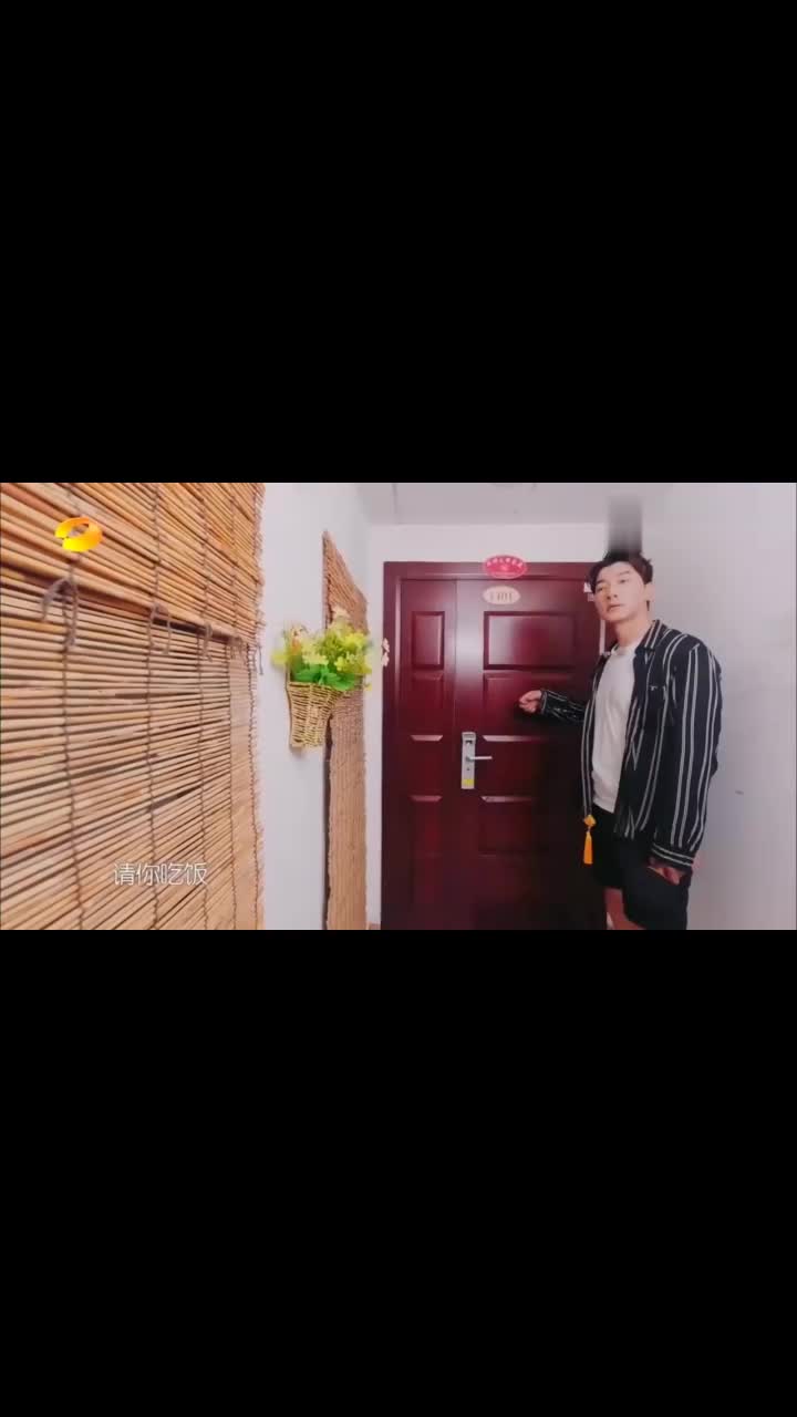 中餐厅冯伟不愧是特种兵出身有谁注意到敲门时的细节真强