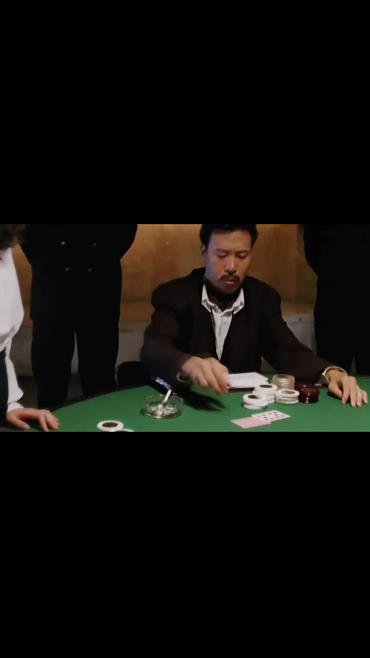 发哥真是太帅了三张q直接梭哈一把牌帮朋友赢回一千万