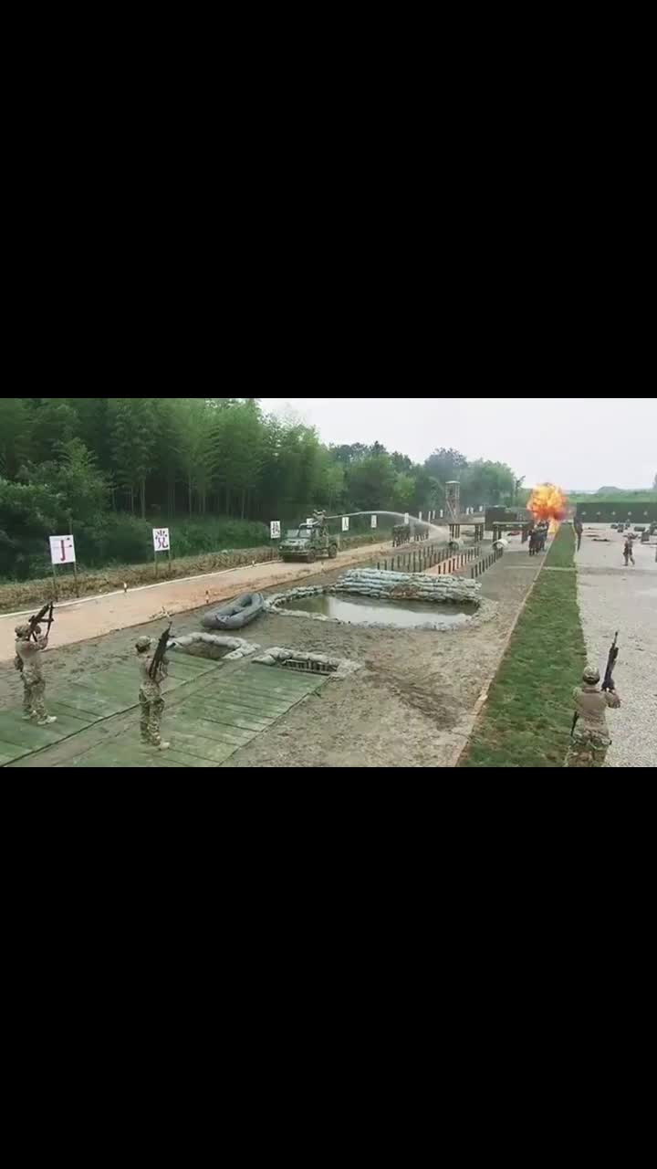 特种兵之火凤凰女兵训练男兵这也太狠了吧简直惨不忍睹