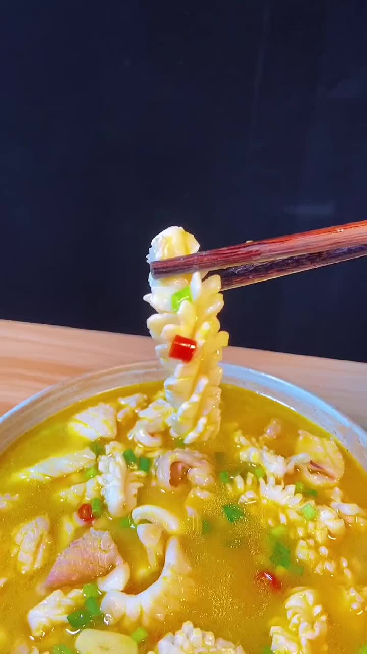 酸汤鱿鱼的做法 酸汤鱿鱼这样做酸爽开谓 做法简单太好吃了