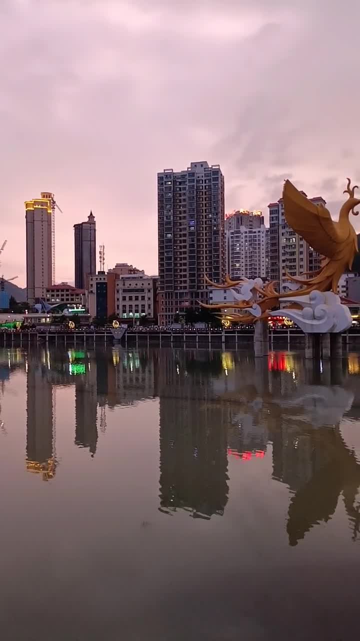 大雨過後的鳳凰湖景區依然是那麼美