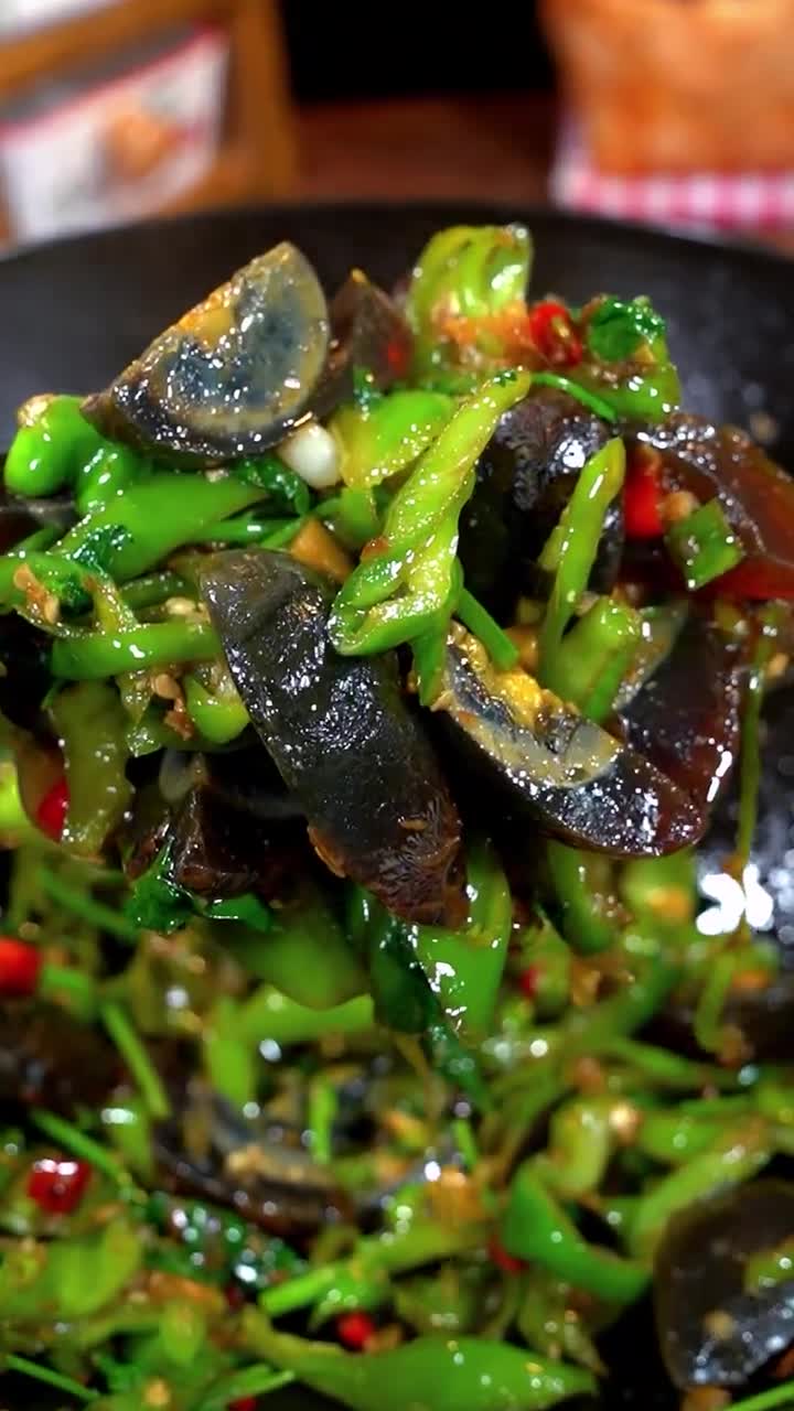 青椒炒皮蛋下饭绝绝子