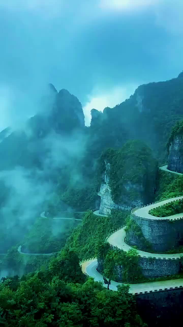 这就是盘山公路的魅力在远处看去当真是太有冲击力了