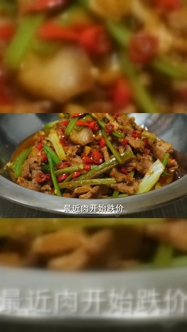 湘菜馆的汤汁小炒肉，肉片香嫩，汤汁浓郁，搭配米饭连汤汁都不剩