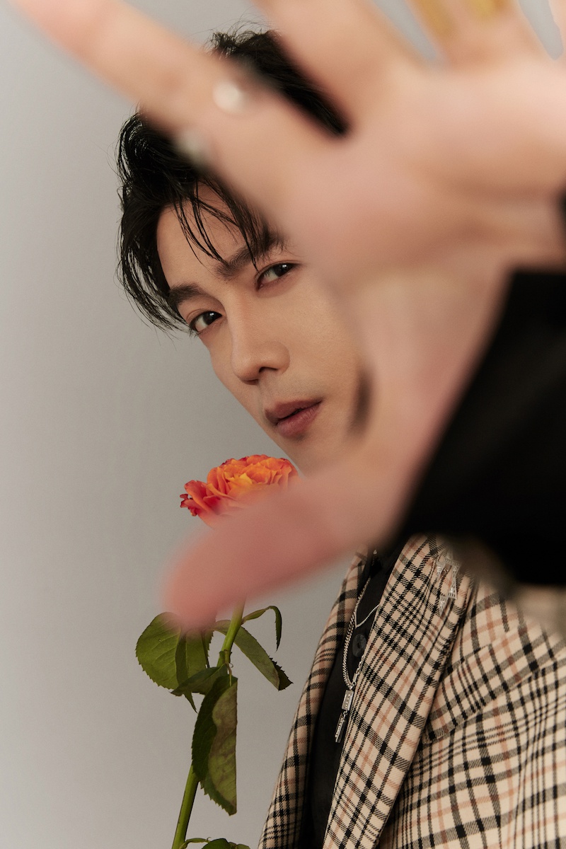 李亭哲写真曝光 掀起冬日"禁欲"风