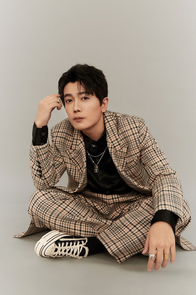 李亭哲写真曝光 掀起冬日"禁欲"风