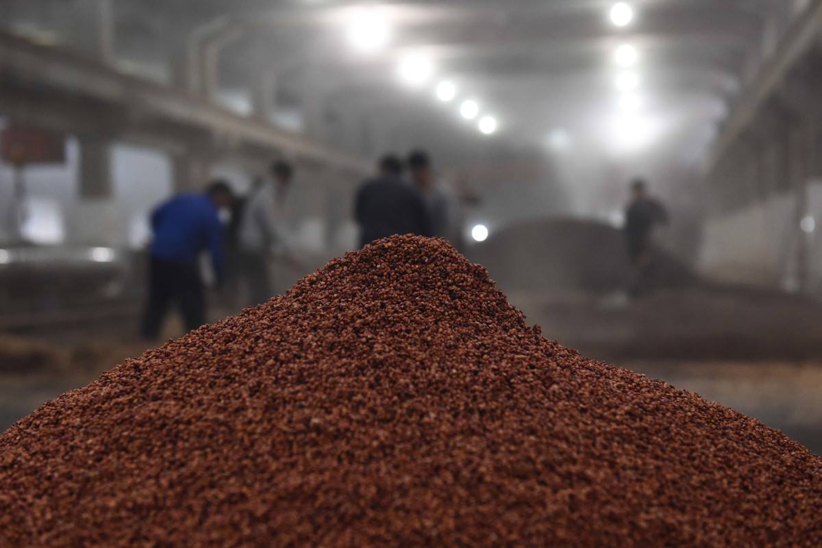 相关研究表明,高温制曲可有效提高白酒的香味,但对酒味却有一定伤害.