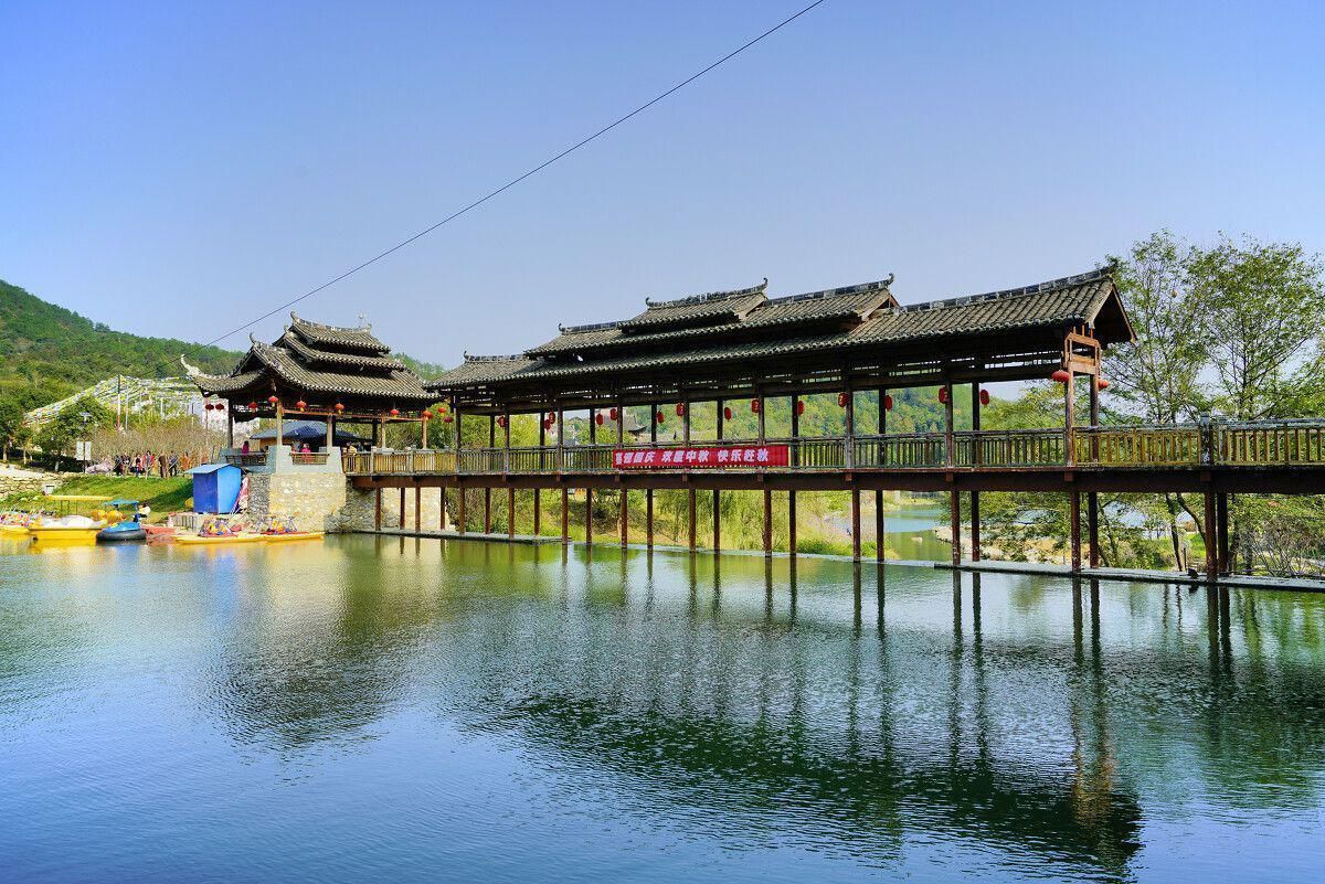 湖北秋季热门旅游景点锦里沟旅游攻略低音号免费语音导游