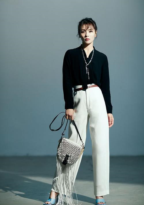 女人过了40岁要少穿打底裤,瞧刘涛这样穿,时髦优雅又显气质休闲区蓝鸢梦想 - Www.slyday.coM 女人过了40岁要少穿打底裤,瞧刘涛这样穿,时髦优雅又显气质休闲区蓝鸢梦想 - Www.slyday.coM