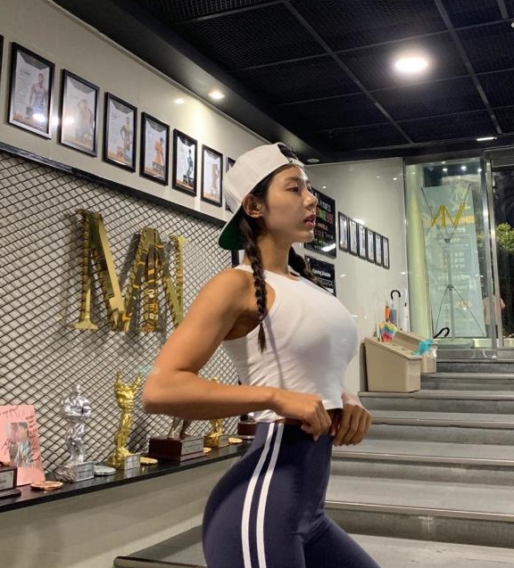 158厘米女孩健身3年,体重51公斤,呼吁女生别太在乎体重