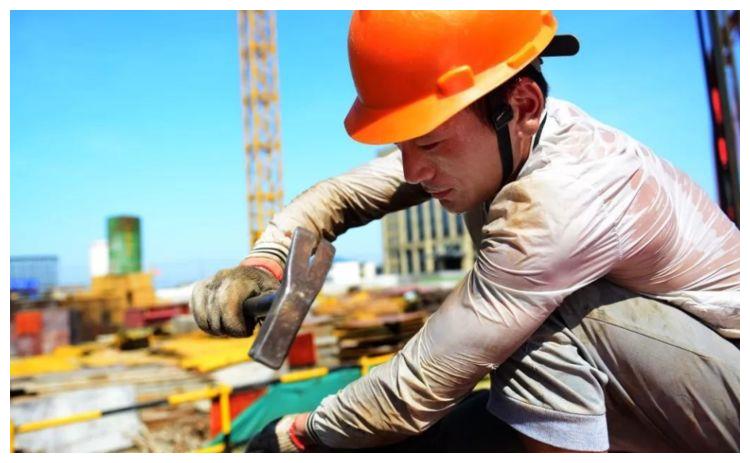 累,可没人去探究这背后到底有多累,先说说体力劳动,大多数男人从事的