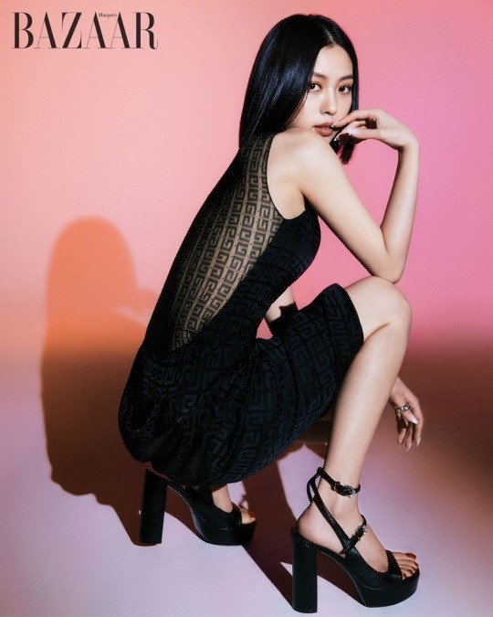 韩国女艺人高敏诗最新杂志写真曝光