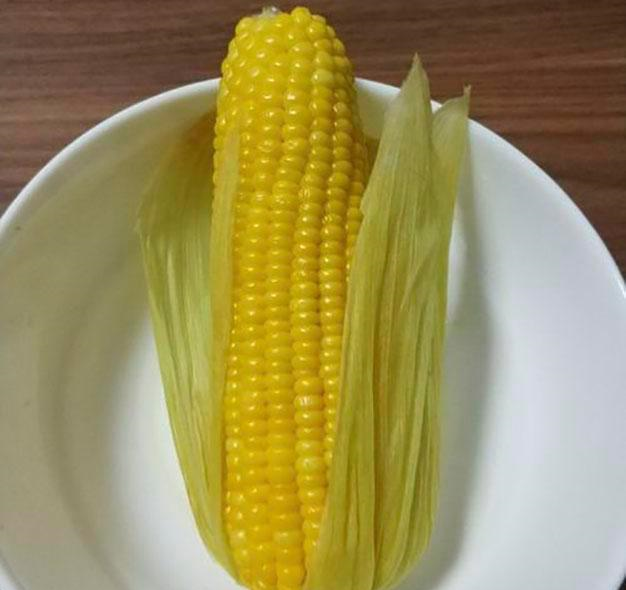 煮玉米时，记着别用清水直接煮，放上2样料，玉米软糯又香甜休闲区蓝鸢梦想 - Www.slyday.coM