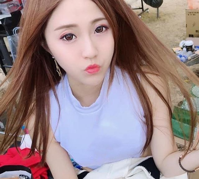 机动赛车美女模特佳佳的时尚自拍照,清新可爱真迷人