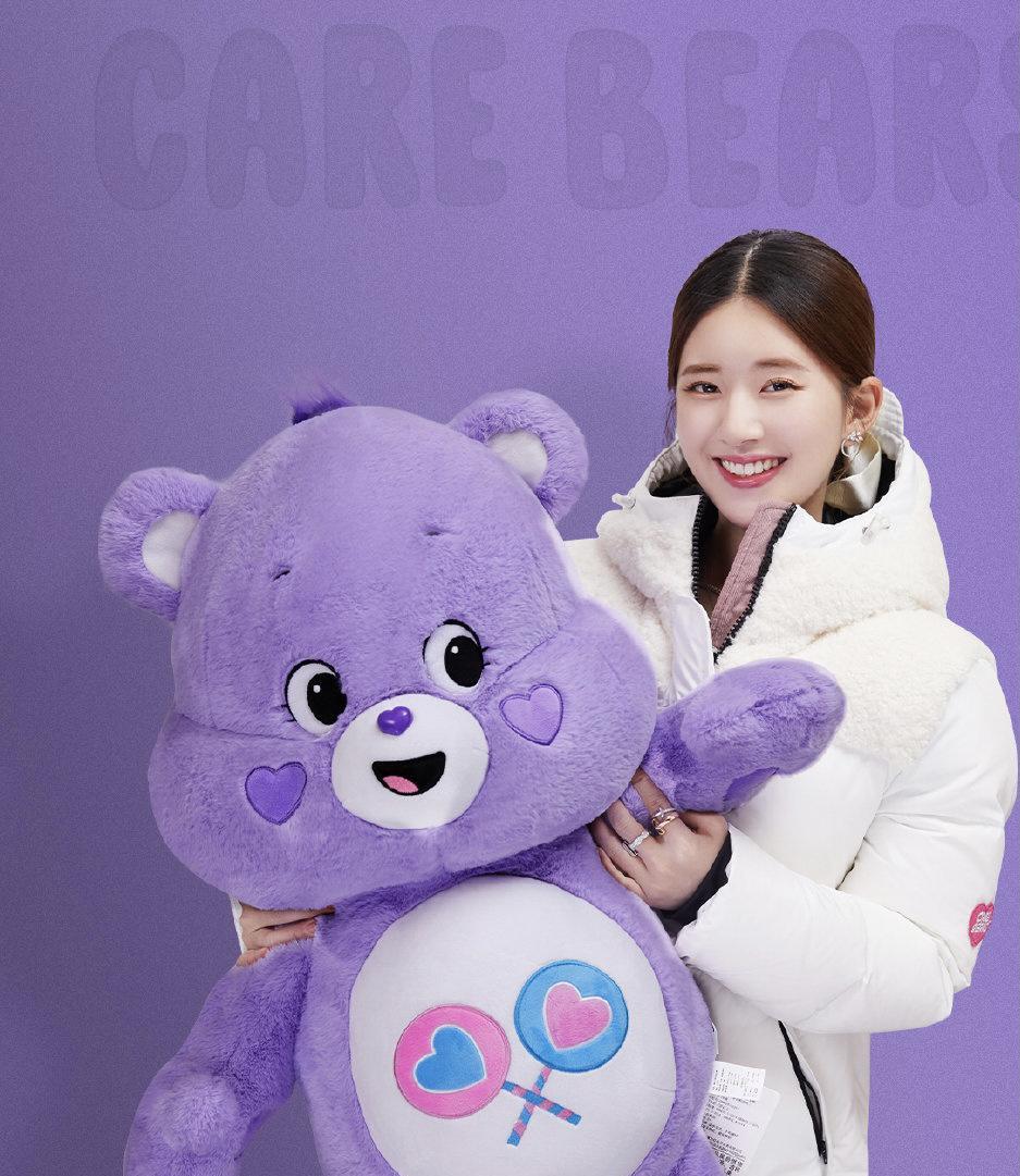 赵露思童年照片好憨白色羽绒衣抱大熊鼻梁高挺萌出新高度