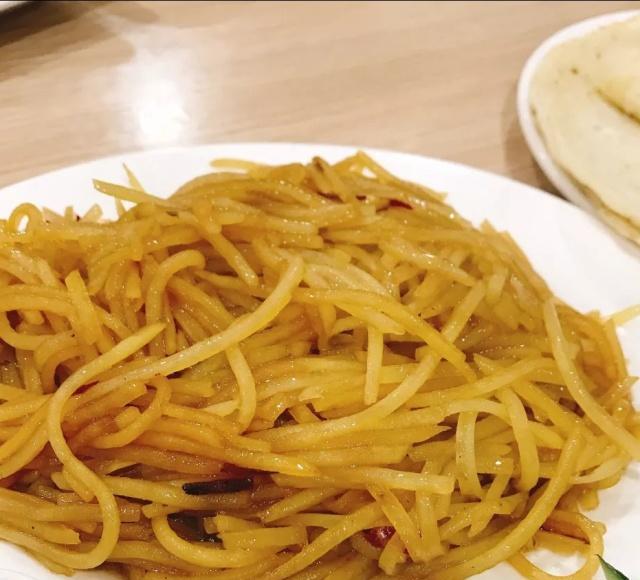 青岛最好吃的春饼,大饼卷一切,每次都吃撑,酱炒鸡蛋最喜欢